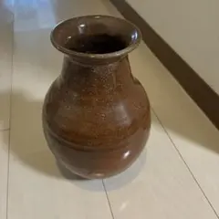 陶器 花瓶 山三窯 黒釉 耳付き フラワーベース 陶器 花瓶 山三窯 黒釉 耳付き フラワーベース - メルカリ