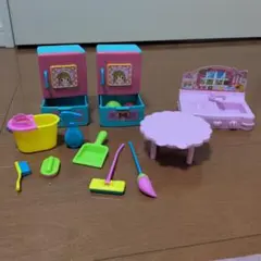 おままごと　冷蔵庫　机　掃除道具のサムネイル