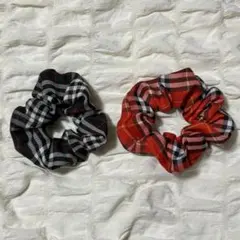 ⭐︎平成女児 チェック柄シュシュ 2個セット 赤 黒
