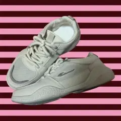 ホワイトスニーカー レースアップ