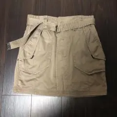 ベルト付き膝上丈スカート