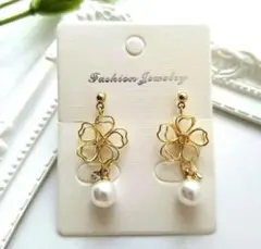 小花×パール×ビジュー　揺れるピアス　イヤリング　ピアス　ハンドメイド