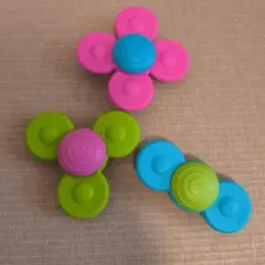 ワーリースクイグズ whirly squigz fat brain toys