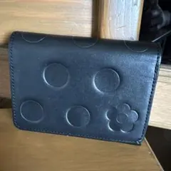 マリークワント ドットエンボス ミニウォレット ブラック 　牛革　おり財布