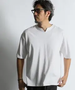 2025SS シリコンバイオ加工 シルキータッチ キーネックTシャツ 白 美品のサムネイル