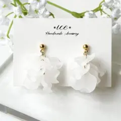 1068◆ホワイトフラワー　結婚式ドレス　大ぶり　ハンドメイドピアス　イヤリング