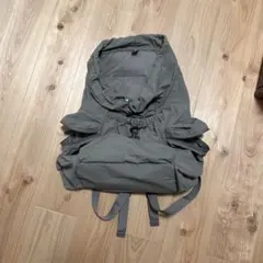 GU カーキ色 リュック