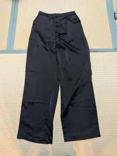 UNIQLO　黒スラックス