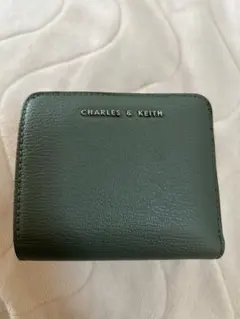チャールズアンドキース　財布　二つ折り　グリーン