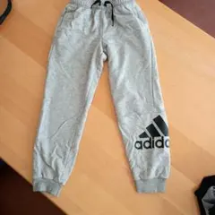 チーちゃん様専用・adidas グレー パンツ 140サイズ