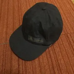 ブラックコットンキャップ 花柄裏地付き　マリメッコ　アディダス