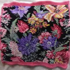 フェイラータオルハンカチ黒地花柄