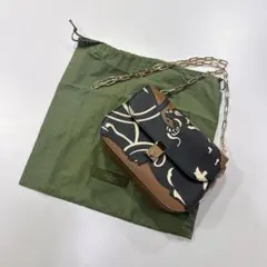 VALENTINO　ヴァレンティノ　パンサー　チェーンバッグのサムネイル