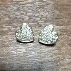 SWAROVSKI ハート　ピアス　スタッド　ゴールド　ハートモチーフ