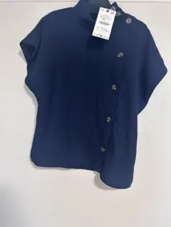 新品タグ付き ZARA コントラストボタンブラウス ネイビー Sのサムネイル