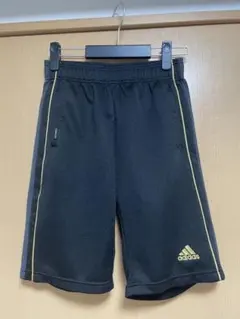 アディダス　半ズボン　ハーフパンツ　ジャージ
