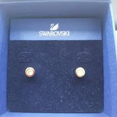 にゃんこ様専用【美品】スワロフスキー☆ゴールドスタッドピアス
