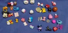 バスボールの中身　ディズニー サンリオ他 約40個