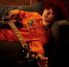 深瀬着用 BURBERRY オレンジ スウェット