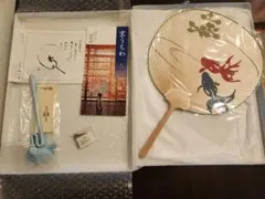 新品箱付き【京うちわ 阿以波】竹台付き 一富士二鷹三茄子 高級うちわ 新品箱付き【京うちわ 阿以波】竹台付き 一富士二鷹三茄子 高級うちわ