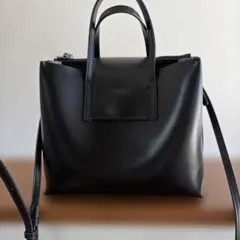 YAHKI ブラックハンドバッグのサムネイル