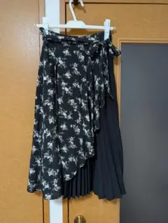 INGNI■アシメ フラワーパターンひざ丈フレアスカート