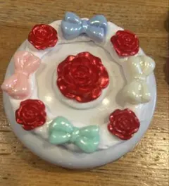 花とリボンの装飾 小物入れ