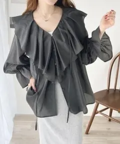 クラシカルエルフ フリル付きダークグレーシャツ