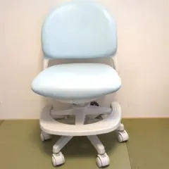 水色の回転式学習椅子