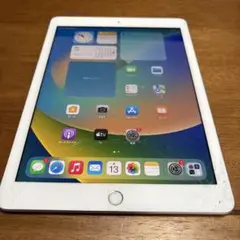 iPad第5世代　 10.2インチ ホワイト 画面ひびあり