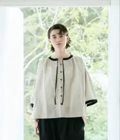 MAGALI リネン くるみボタン ギャザーブラウス 日本製 - メルカリ
