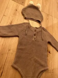 くま耳帽子付きニットロンパース　ベージュ