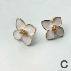 ピアス ゴールド フラワーピアス 花 パール ゴールドピアス 小さめ