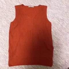 赤　ニットトップス　ニットベスト