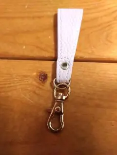 薄ピンク　合成皮革 ストラップ ゴールド金具