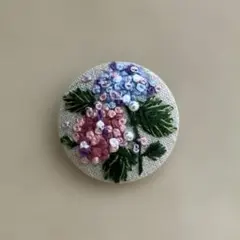 くるみボタン刺繍ブローチ　855