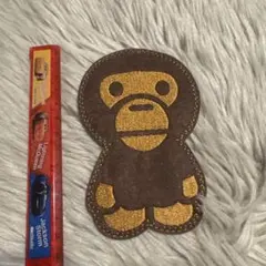 APEアイロンワッペン 茶色と金色のキャラクター