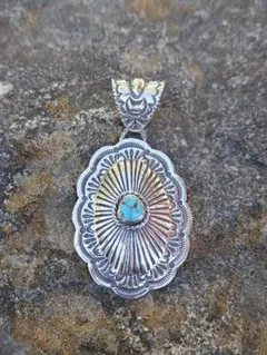 リポウズ　スタンプワーク　コンチョ　ペンダント　インディアンジュエリースタイル