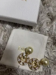Dior パールクリスタルピアス