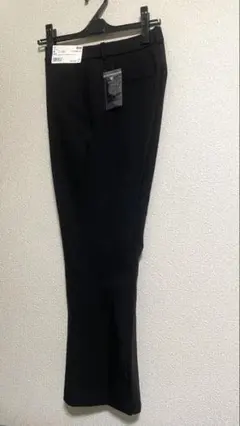 【新品】黒パンツ　ユニクロ　Mサイズ　フレアアンクルパンツ