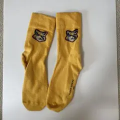 MAISONKITSUNEイエローソックス