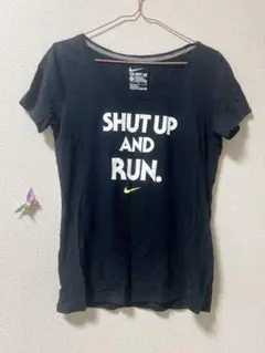 ナイキ ブラック Tシャツ SHUT UP AND RUN