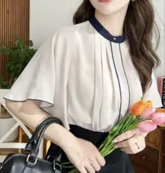 シフォンジョーゼットフロントタックバイカラーラッフルスリーブ半袖ブラウス