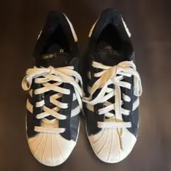 adidas スニーカー