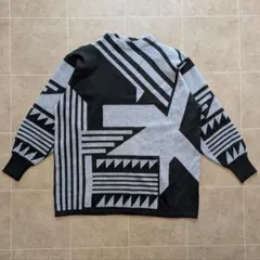 【高映え】総柄 モノトーン 幾何学デザイン ゆったり ビッグシルエット L