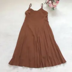 ローリーズファーム キャミソールワンピース プリーツ フレア シンプル 無地 茶