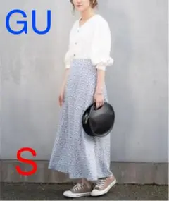 美品 GU フラワープリントフレアロングスカート S 水色