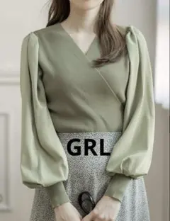 【GRL】袖切替カシュクールバルーンスリーブリブトップス　くすみグリーンM