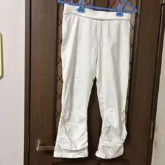 白の7分パンツ　ストレッチ