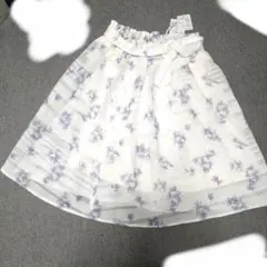 新品タグ付き　花柄 フレアスカート ウエストリボン ホワイトのサムネイル